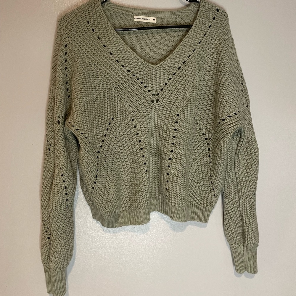 Moon & Madison green cropped sweater